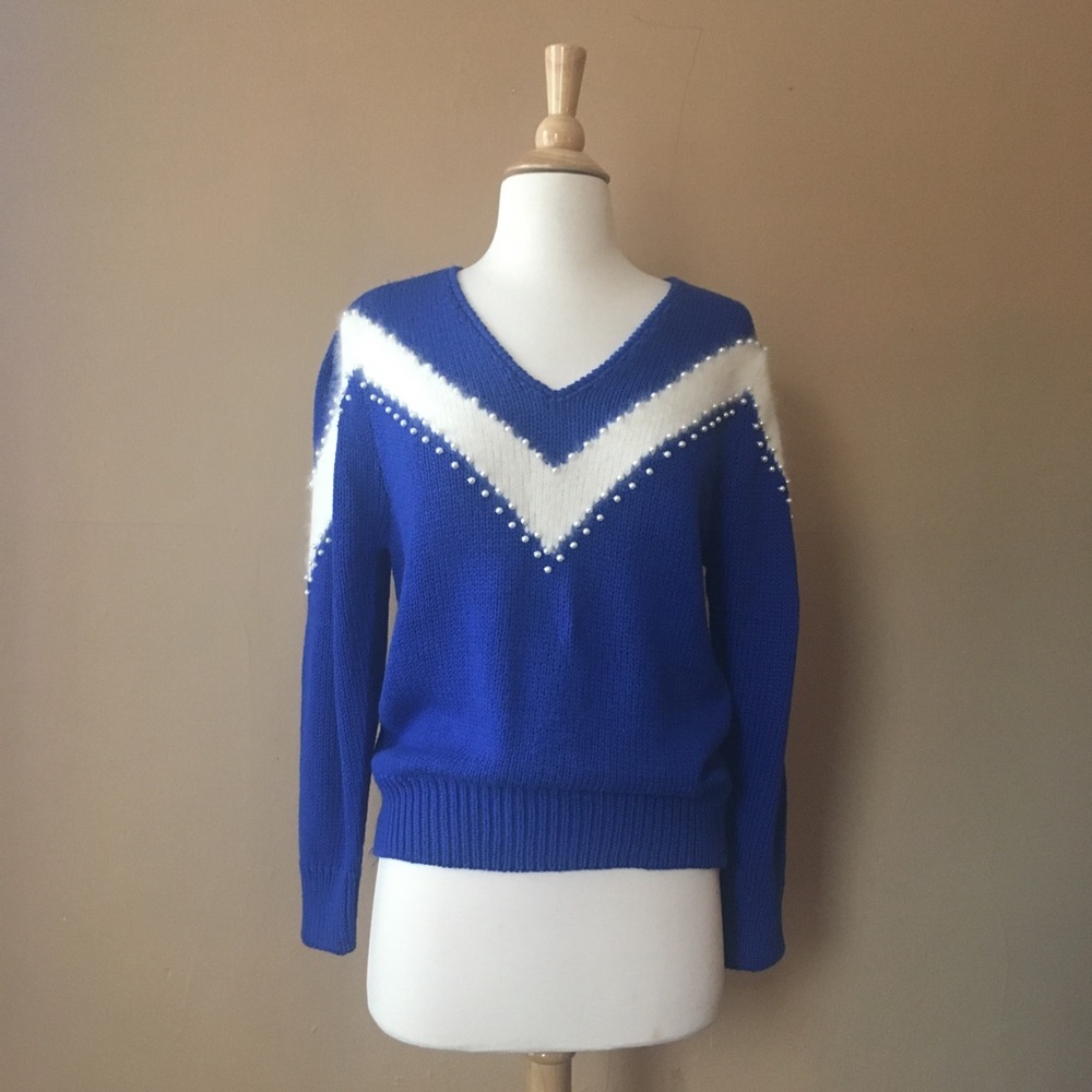 Vintage Sweater with pearls details